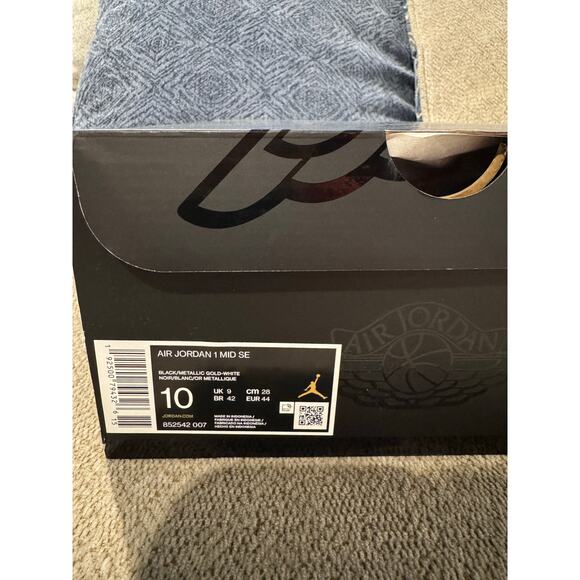 Sz 10 - Jordan 1 Mid Patent Black White Gold - Picture 7 of 7